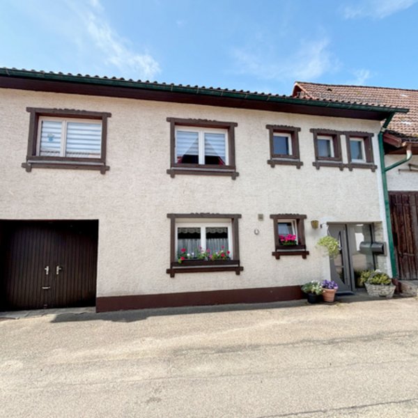 Reihenmittelhaus S/9016 in Bad Herrenalb: Zwei Familien unter einem Dach - bezahlbares Wohnen in der Natur!